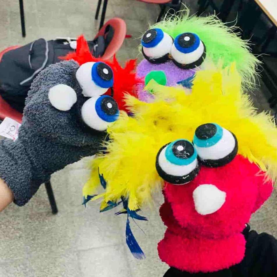 בובות מלאות שמחה ואופי