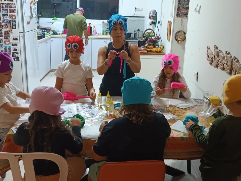 ערכת יצירה - בובה של כובע